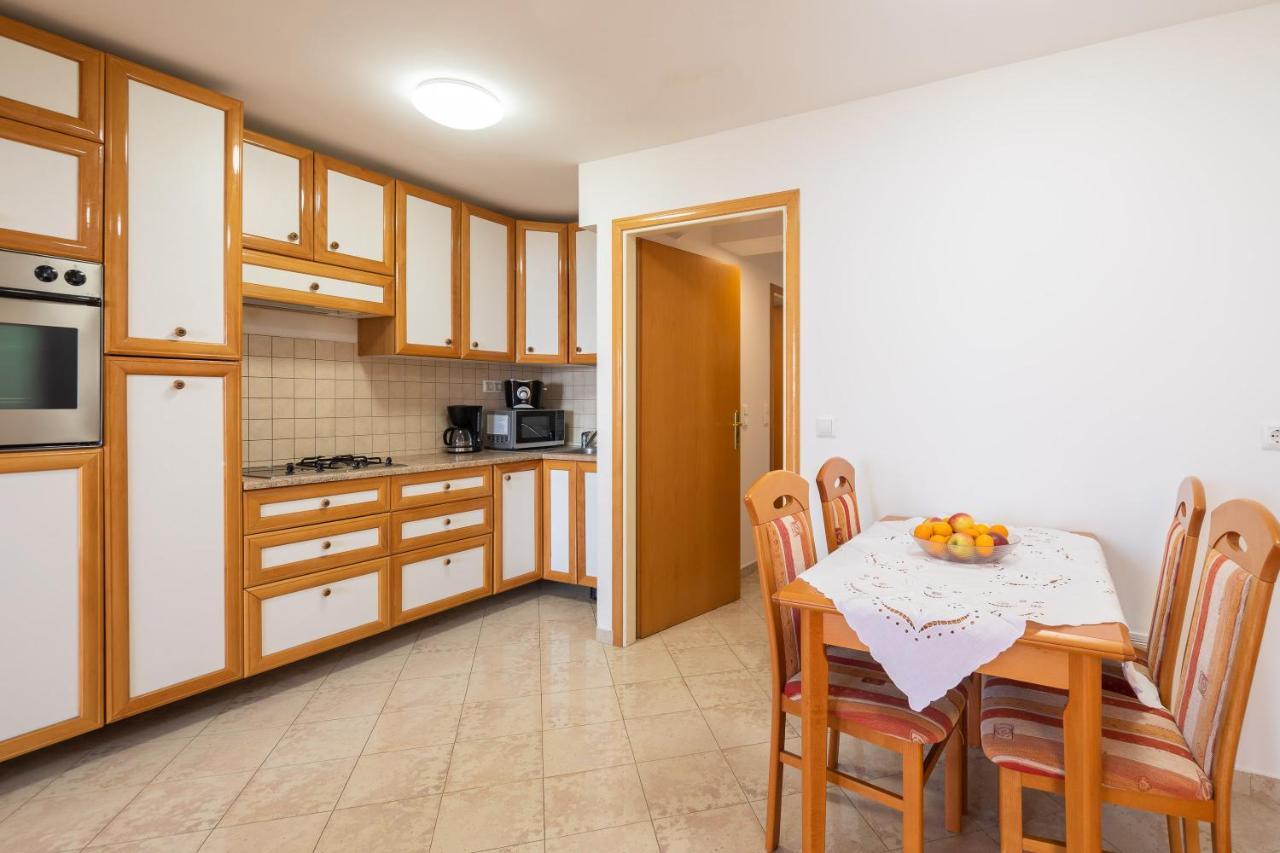 Sunny Vista Apartment أوميس المظهر الخارجي الصورة